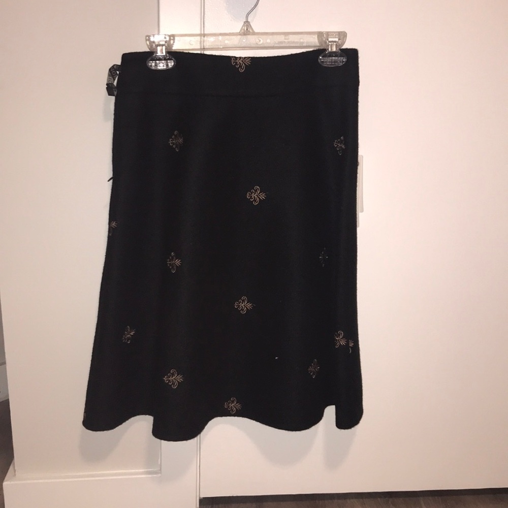 Embroidered midi skirt! Black! New w tags! Zipper